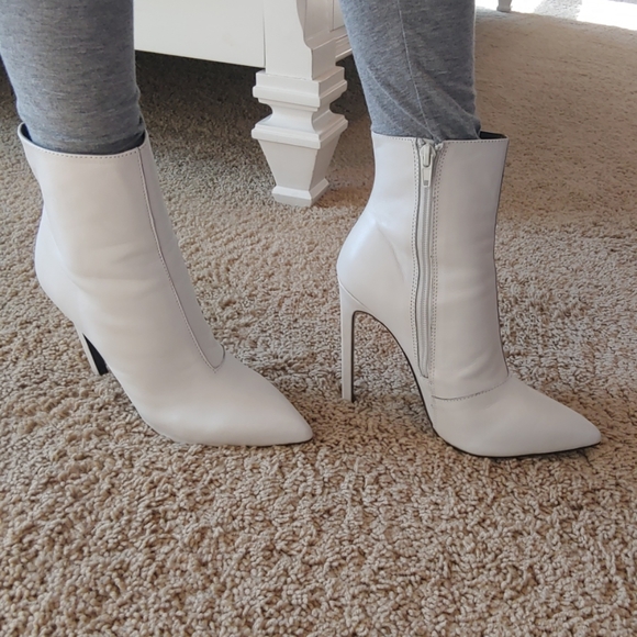 tony blanco Shoes - Tony Blanco white booties, 7